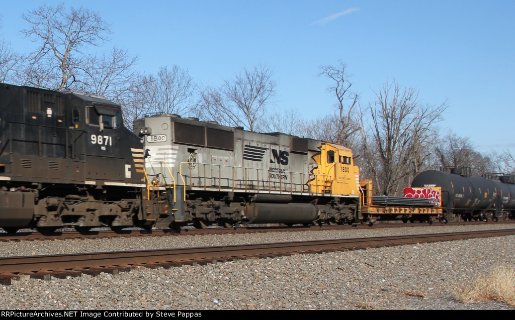 NS 1800 trailing on train 13V